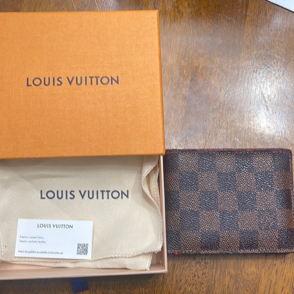 Mens Louis Vuitton wallet priced to assure authenticity